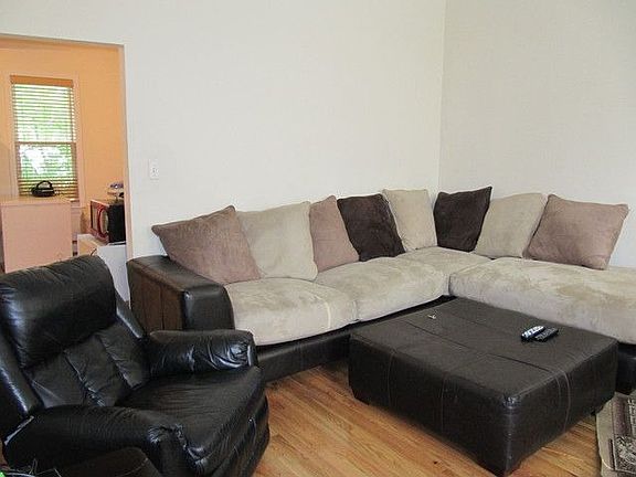 2nd image of 20 Vineyard Ave