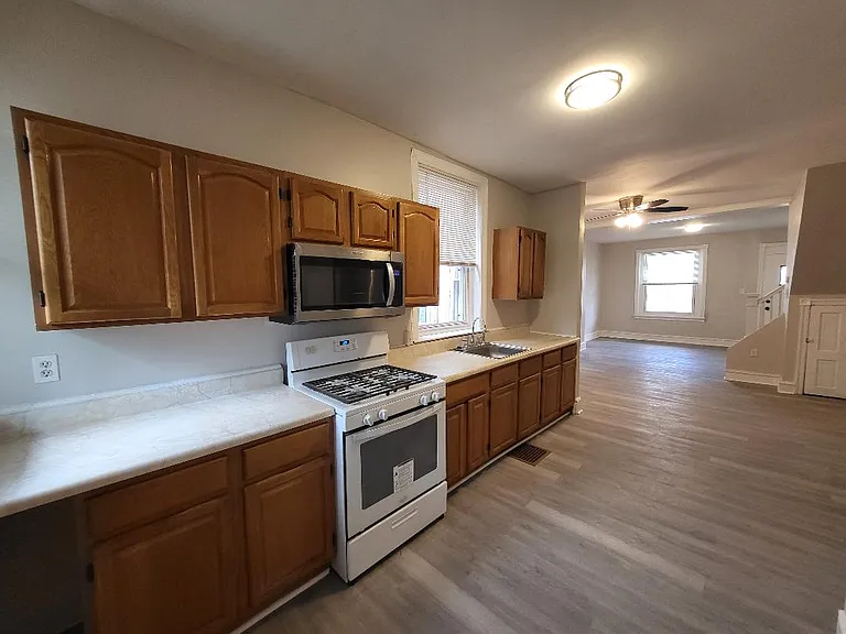 230 S Frazier St — Photo 9