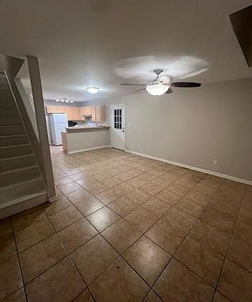 4th image of 698 Timberwood Cir E