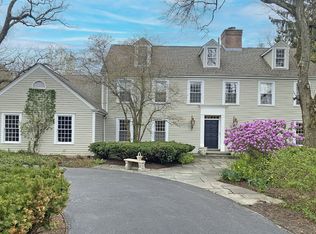 951 N Sheridan Rd, Lake Forest, IL 60045