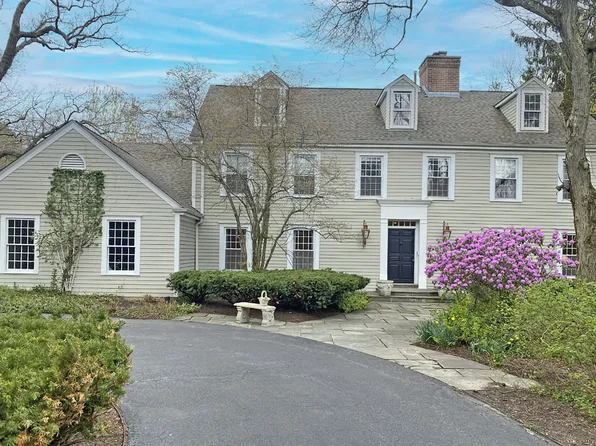 951 N Sheridan Rd, Lake Forest, IL 60045