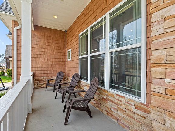 2nd image of 1869 Holly Oak Ln