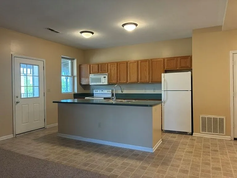 104 E Walworth Ave — Photo 3
