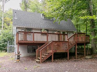 5492 Woodland Ave, Pocono Pines, PA 18350