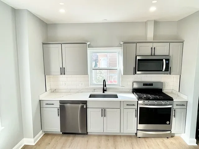 38 Oneida St #2