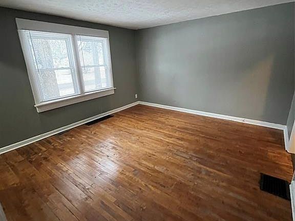 5th image of 3304 N Harding St