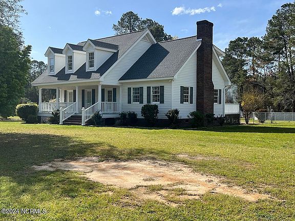 3rd image of 121 N Lakes Drive