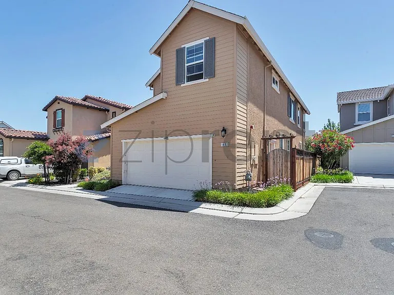 1483 S Barker St — Photo 2