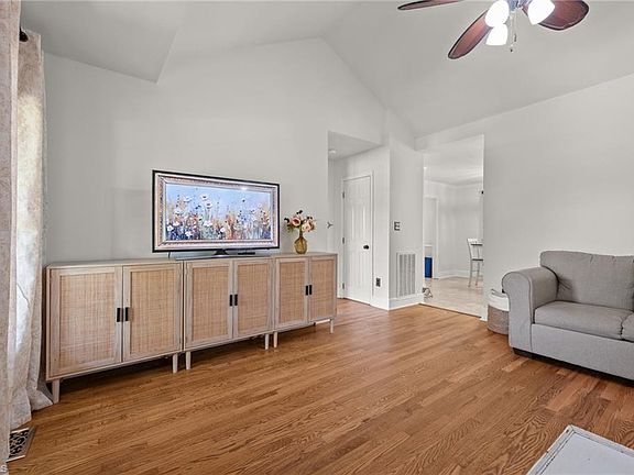 5th image of 1207 Skyview Dr