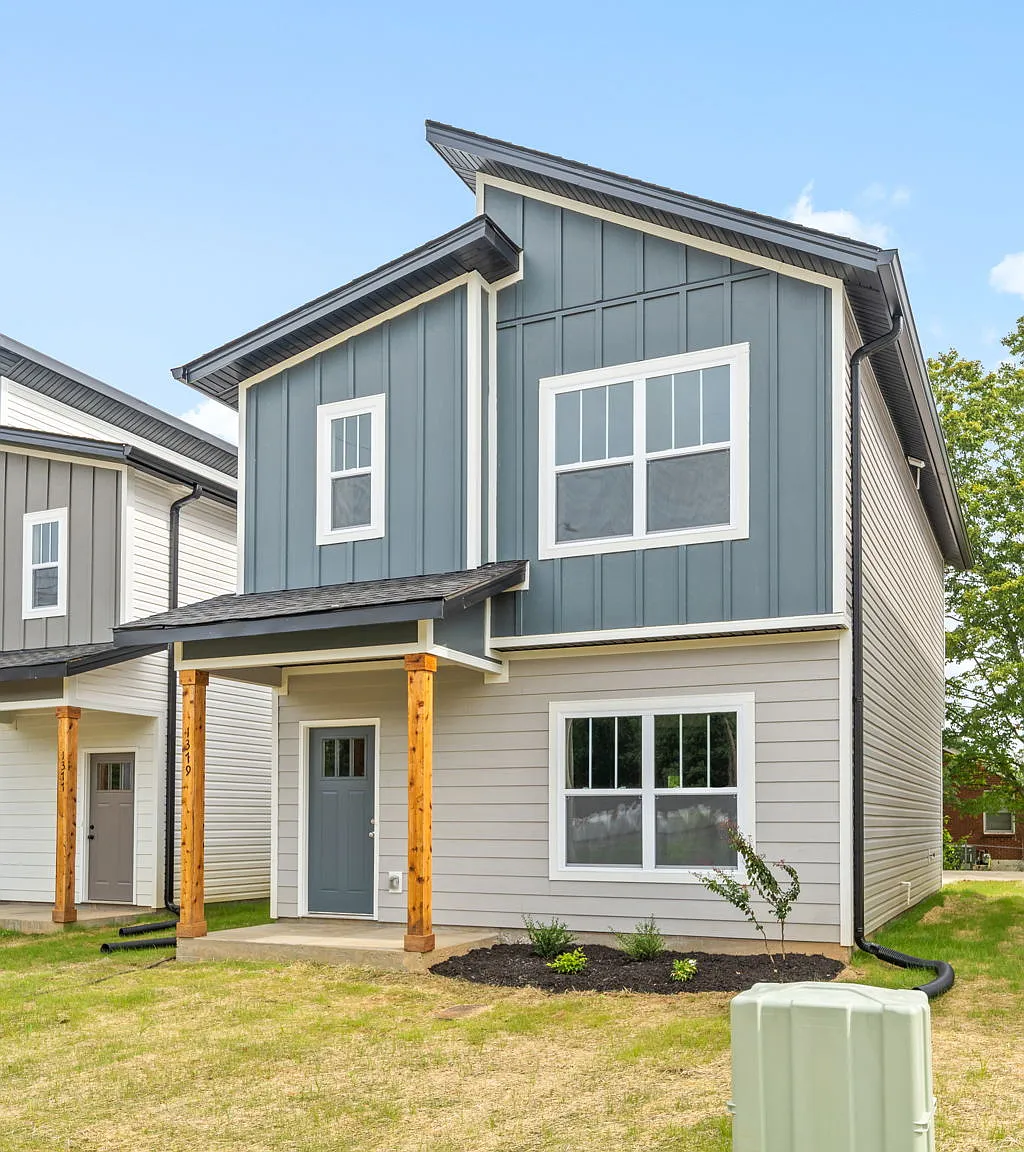 3 bed, 2.5 bath, 1420 sqft, $1,695 — Photo 1
