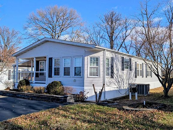 3rd image of 204 Horseshoe Dr