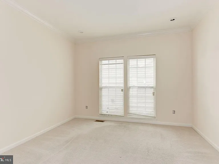 3795 Louise Ave — Photo 12