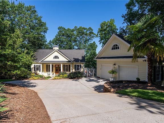 2nd image of 218 Royal Oaks Dr