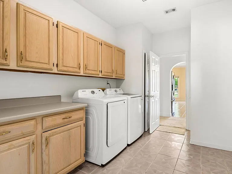 83 Lake Lorraine Cir — Photo 46