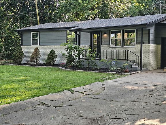 3rd image of 2203 N Kentwood Avenue