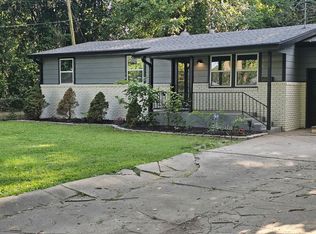2203 N Kentwood Avenue, Springfield, MO 65803