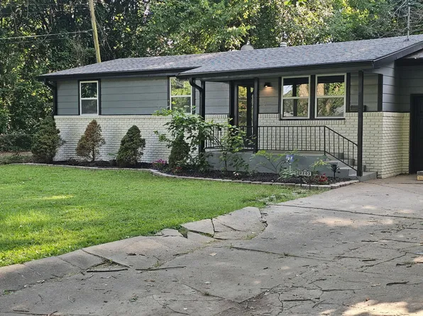 2203 N Kentwood Avenue, Springfield, MO 65803
