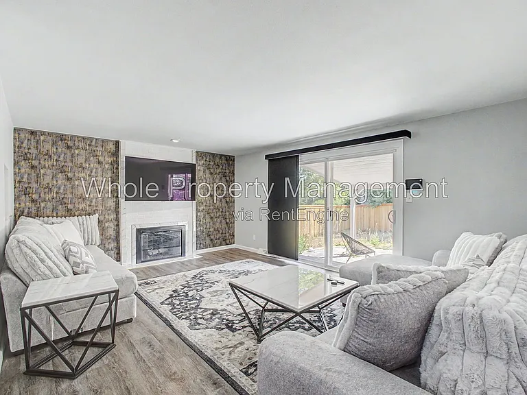 3404 S Clinton Ct — Photo 5