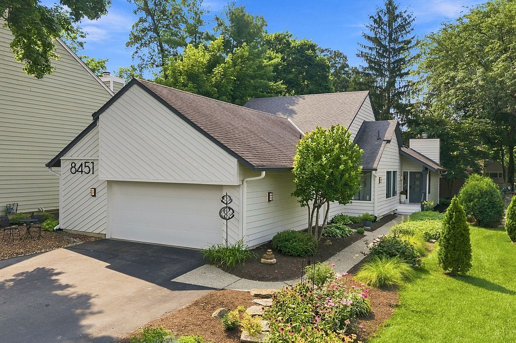 8451 Farm Pond Ln - Property Image
