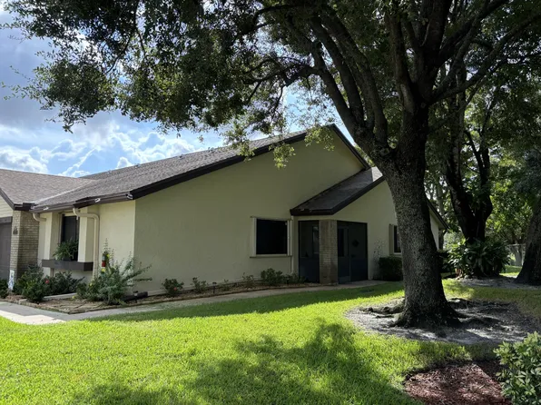 206 Meander Circle, Royal Palm Beach, FL 33411