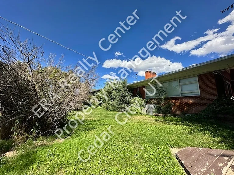 294 S Dewey Ave — Photo 24
