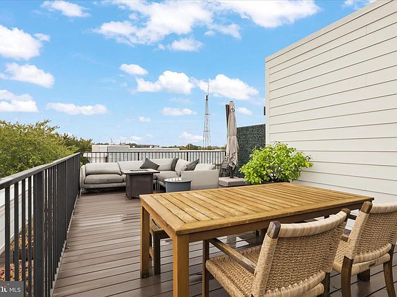 2nd image of 770 Park Rd NW #203