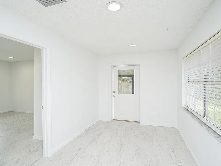 494 Romano St — Photo 21