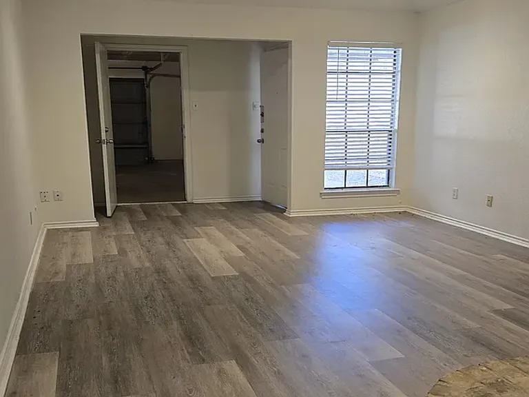 6426 Bramble Dr — Photo 2