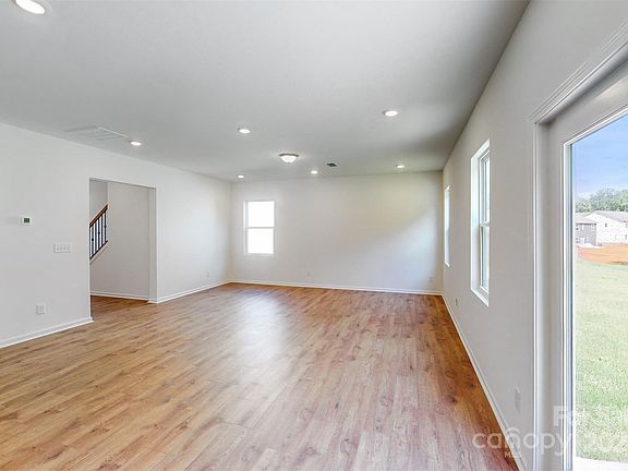 5th image of 224 Winford Dr
