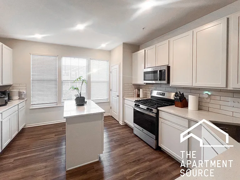2360 Southwind Blvd #TOWNHOUSE — Photo 5
