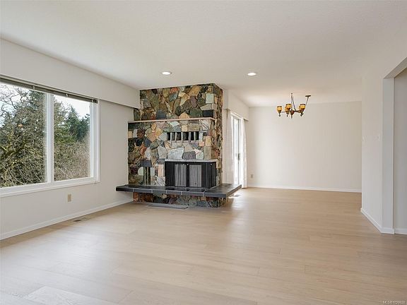 3rd image of 4033 Zinnia Rd