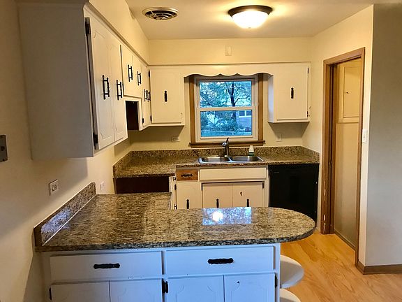 5th image of 503 E 164th Pl