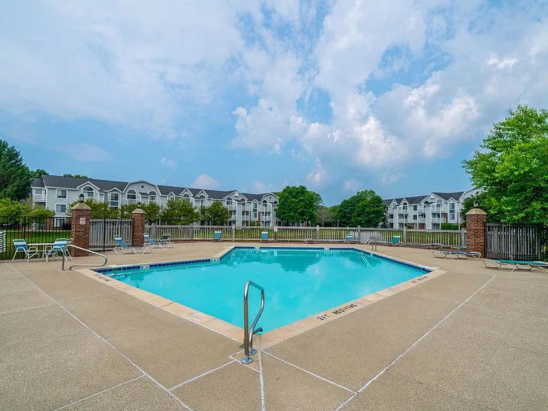 Windmill Lakes Apartments — Photo 30