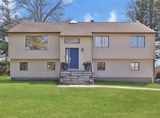 77 Skyview Ln, New Rochelle, NY 10804