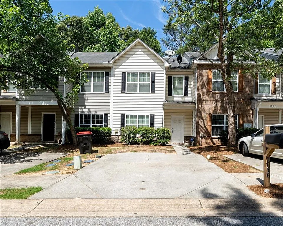2 bed, 2.5 bath, 1384 sqft, $1,650 — Photo 1