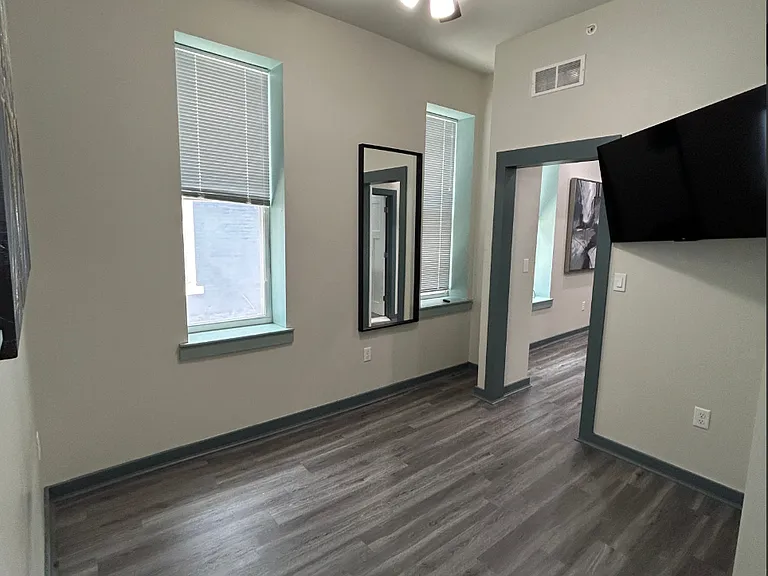 36 E Utica St #1-D — Photo 4