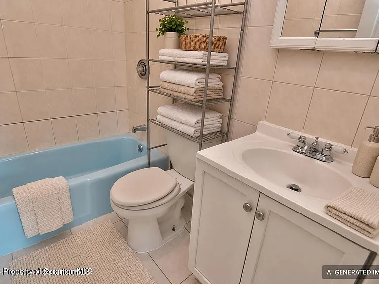 533 Quincy Ave — Photo 25