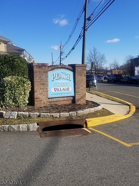 2nd image of 601 Peach St #1