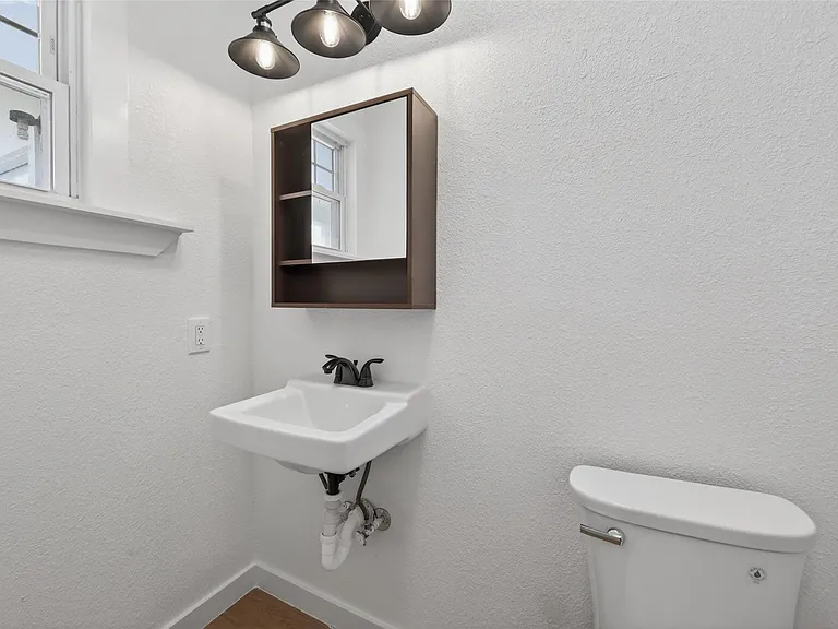 2202 Hutchins St #D — Photo 31