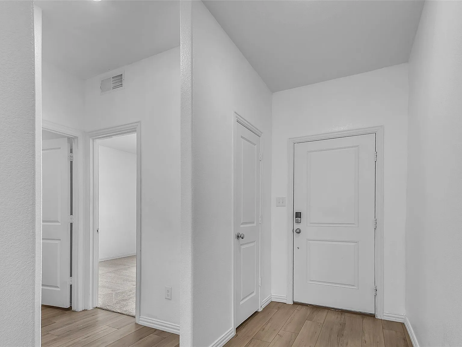 4 bed, 2.0 bath, 2032 sqft, $2,200 — Photo 2