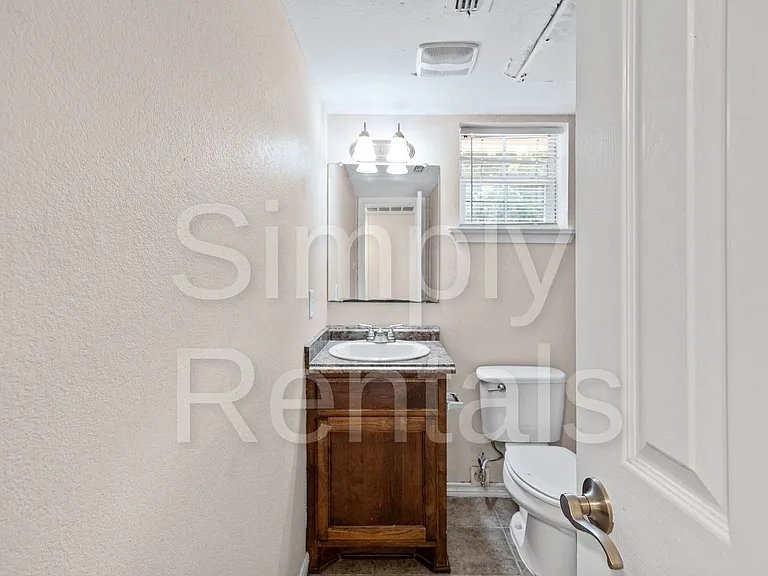 1220 Texas St — Photo 16