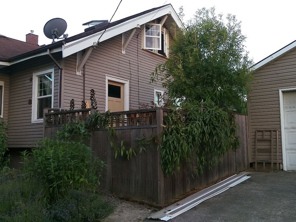 2nd image of 2305 SE 47th Ave
