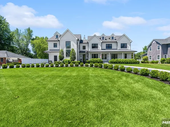 255 Boulevard, Pompton Plains, NJ 07444