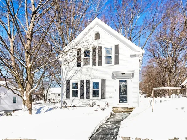 4 Garfield Ave, Stoneham, MA 02180