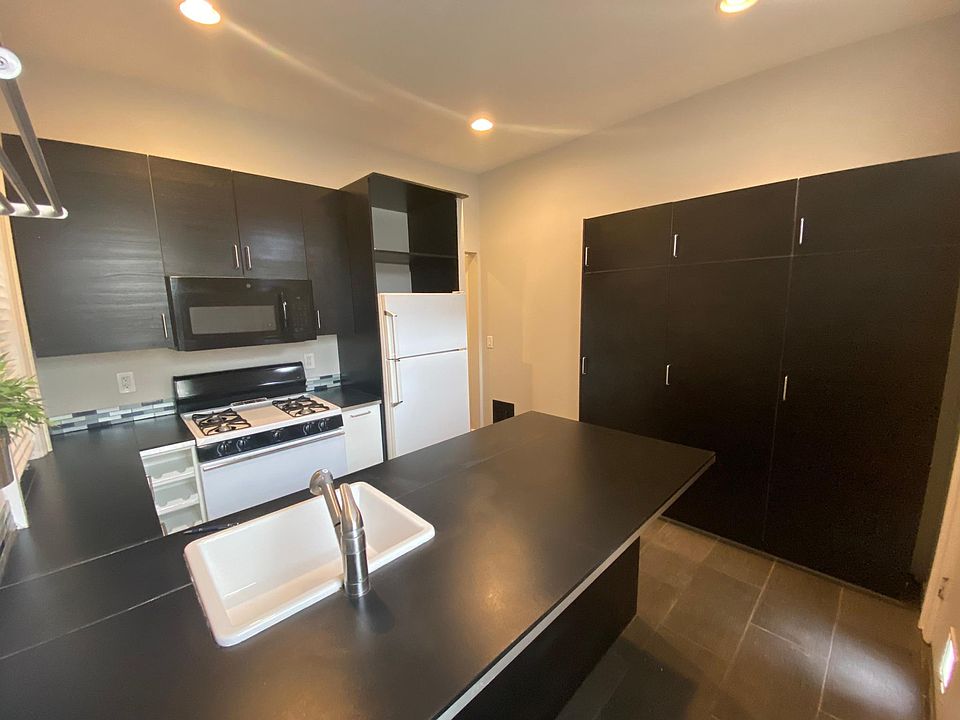 Kitchen (Wide angle)
