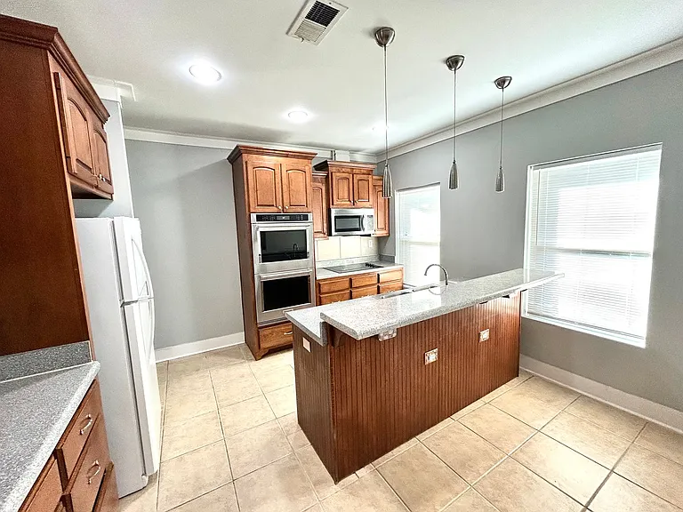 1020 Hill St SE — Photo 4