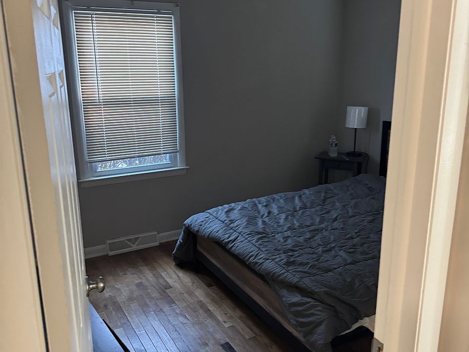 1st image of 104 Canterbury Dr