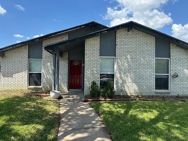 1st image of 5033 Blue Glen Dr