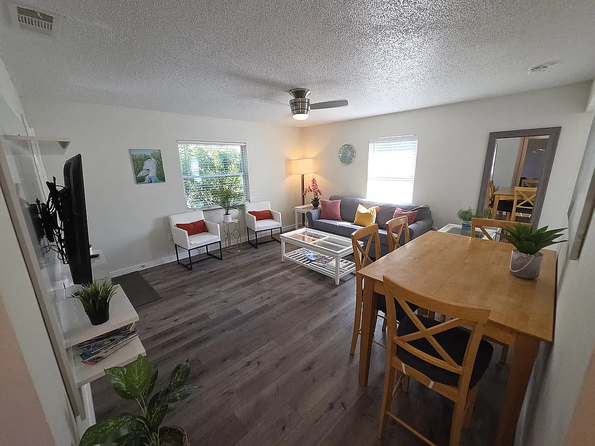 2 bed, 850 sqft, $1,900 — Photo 2