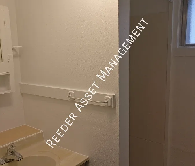 571 Boulevard St #2 — Photo 4